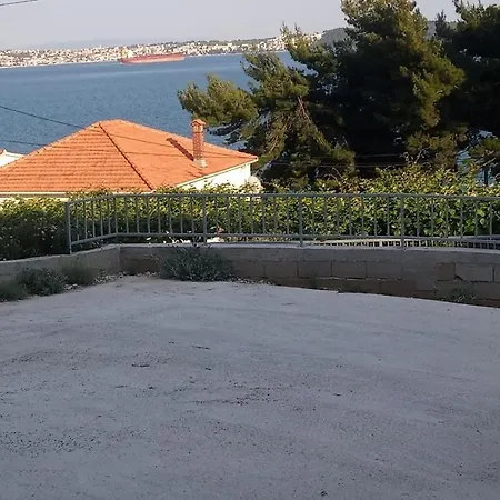 Appartement Carija 2 *