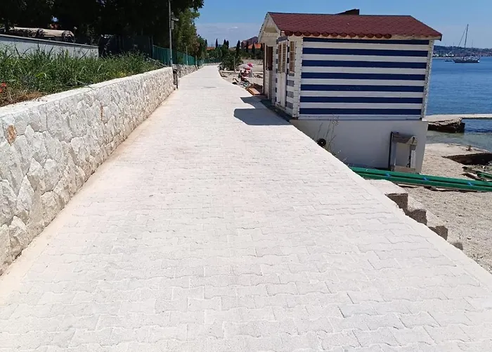 Appartement Carija 2 *